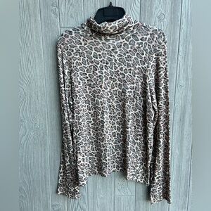 Women’s Mud Pie Lightweight Stretchy Turtle Neck Leopard Sweater Size Large